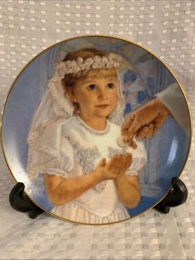 My First Holy Communion plate, by Abbie Williams, 1993. Diameter is 6.5 inches.